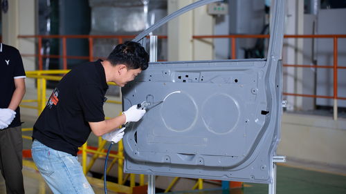 探秘嵐圖世界級4.0數字工廠 田亮李銳首開汽車品牌最大盲盒，揭秘科技與匠心交融